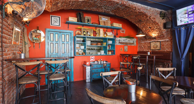 Бар Chez Papa Foodies and Bar