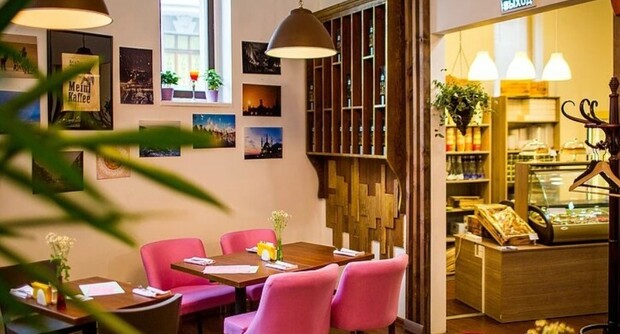 Кафе Corner café & kitchen