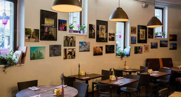 Кафе Corner café & kitchen